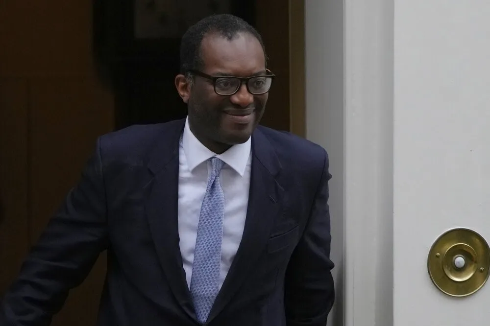 英國激進減稅計畫引爆危機　財相夸騰上任37天就被解職