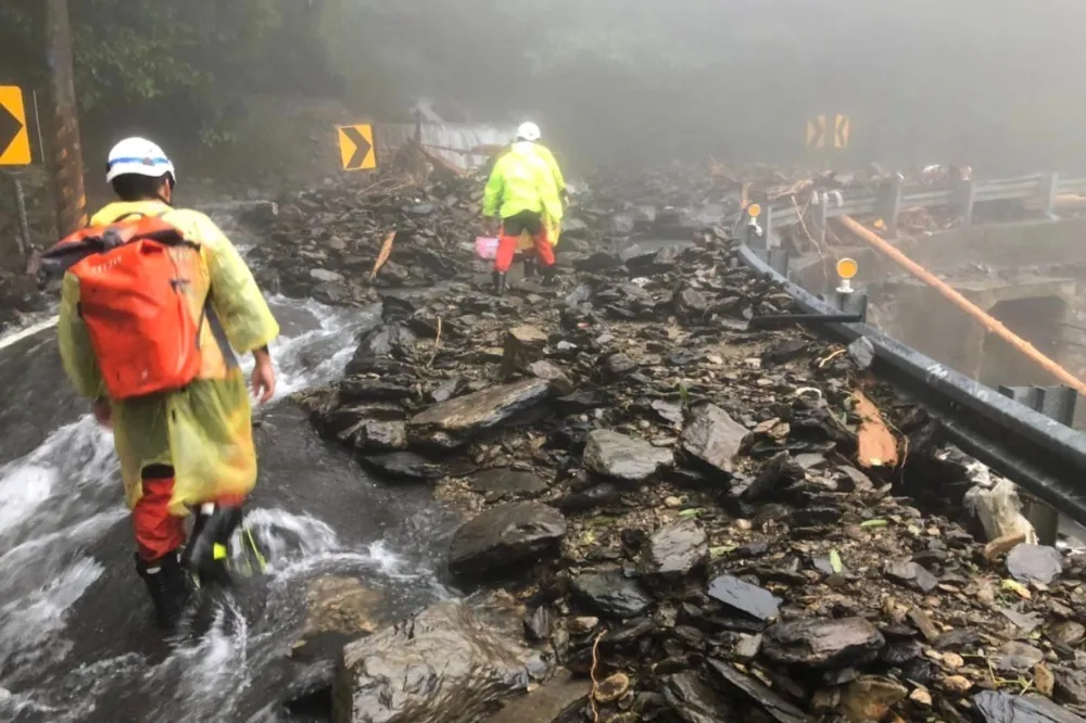 【影片】明池山莊聯外道路整段不見　至少10月底才能搶通