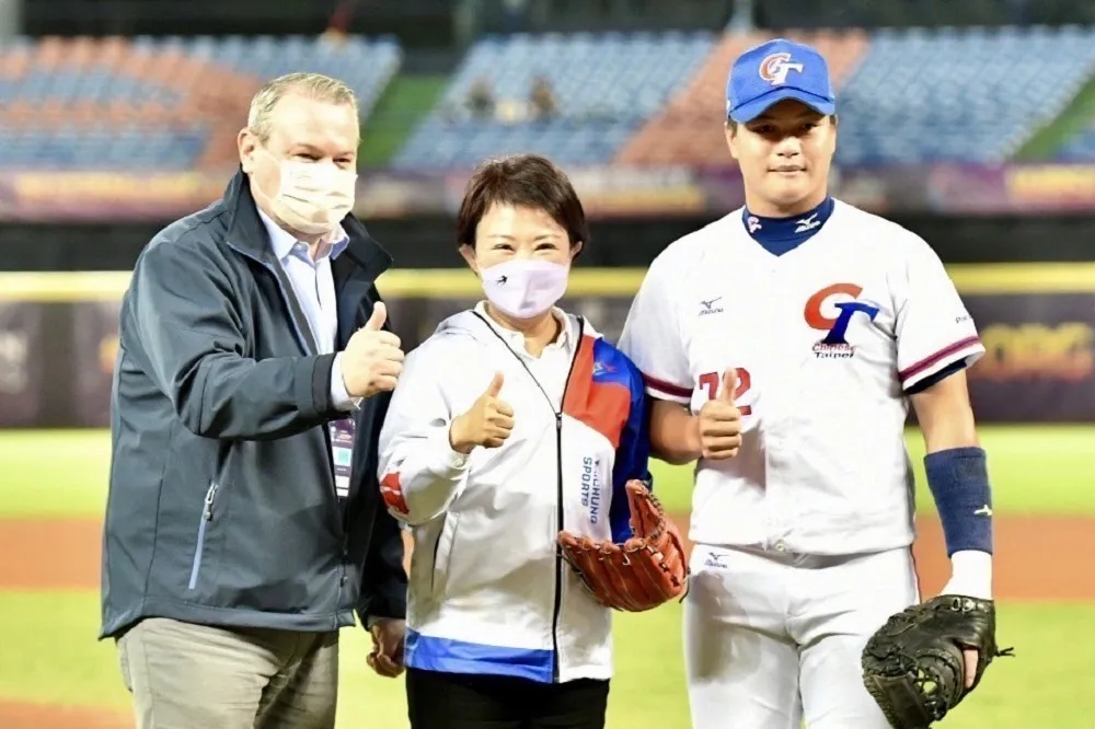 U23世界盃5連勝！盧秀燕開球力挺送加菜金　祝中華隊「摘金奪冠」
