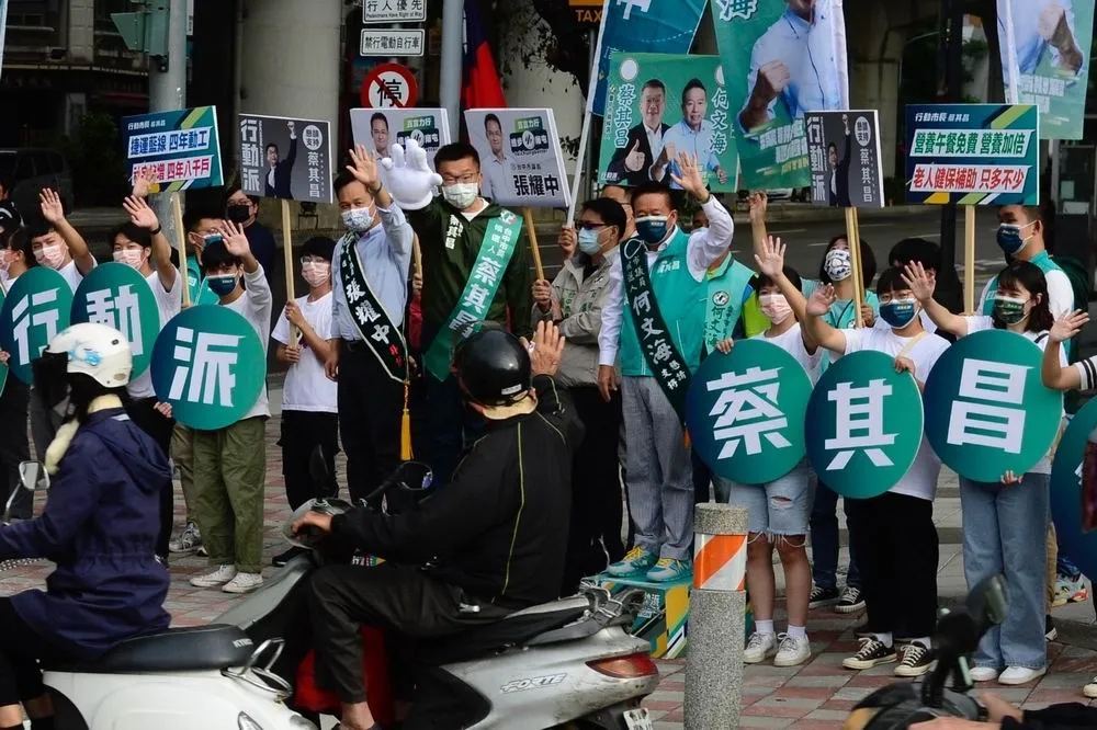 行動派全面開「站」！蔡其昌酸盧秀燕「第17名想選總統？」 