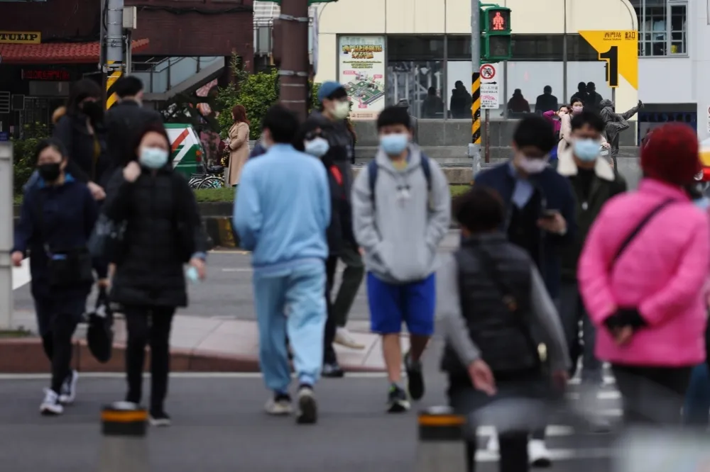今晨最低溫15.4℃！太陽稍露臉　周末雨神又來