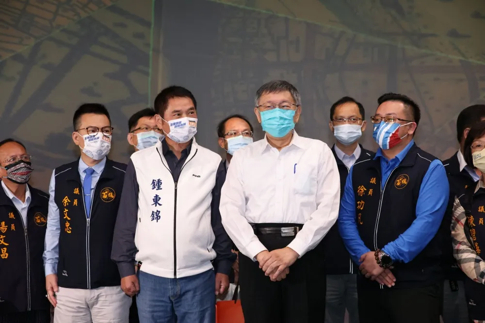 合體鍾東錦遭轟「黑白配」　柯文哲：希望台灣有我們變更好
