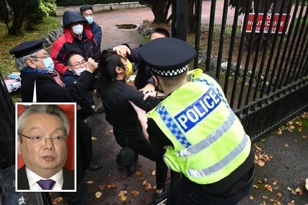 中國戰狼狂扯示威者頭髮　駐英總領事：「職責所在」任何外交官都會這麼做