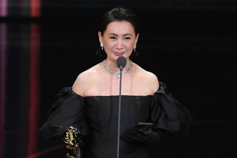 台劇首例！陳亞蘭歌仔戲女扮男裝奪視帝　蔡英文：代表台灣多元與進步