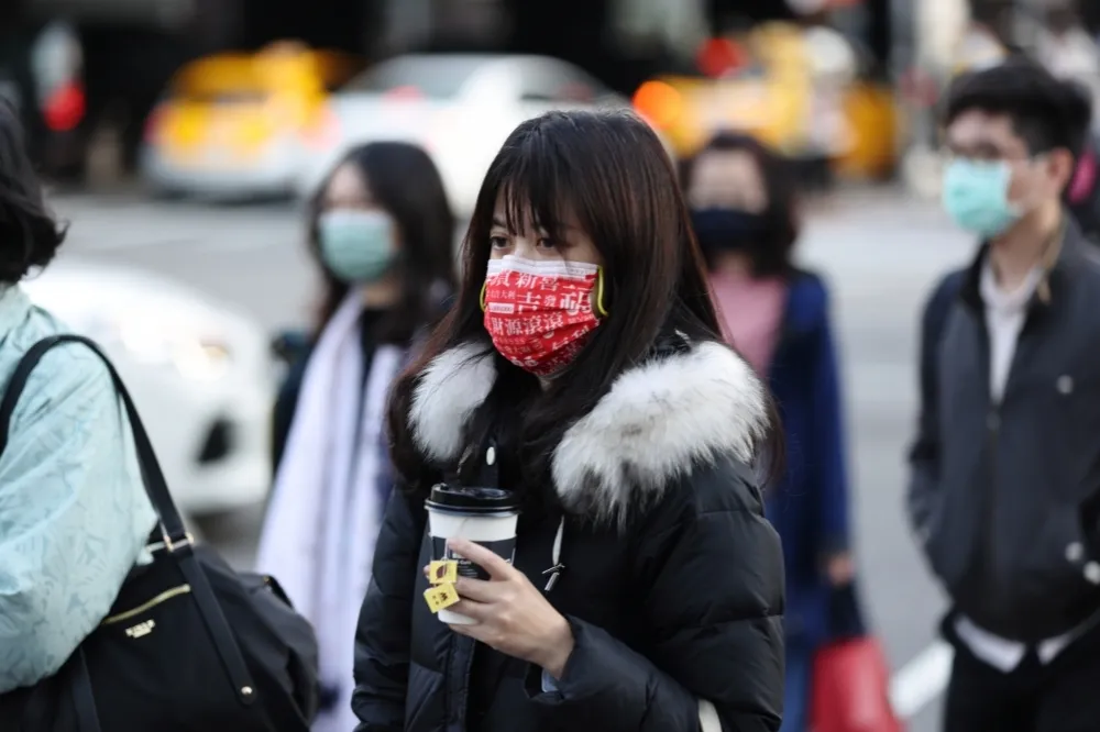 注意保暖！全台降溫、今明最冷　周末熱帶擾動恐降雨
