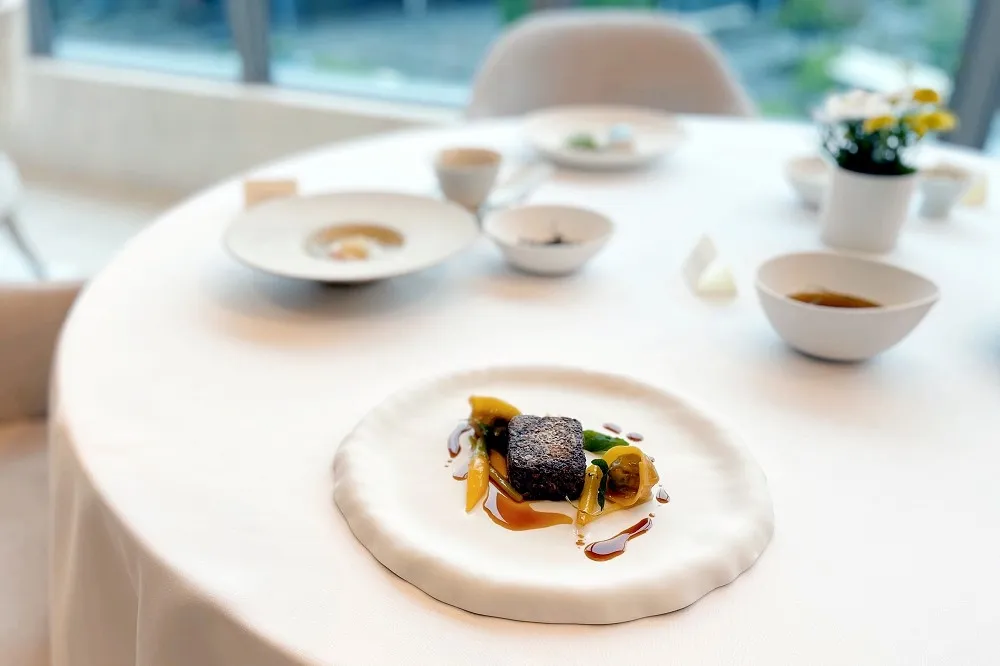 無菜單法餐只要 1980 元超划算！LOPFAIT 樂斐法式餐廳每雙週二午間推出「續食套餐」