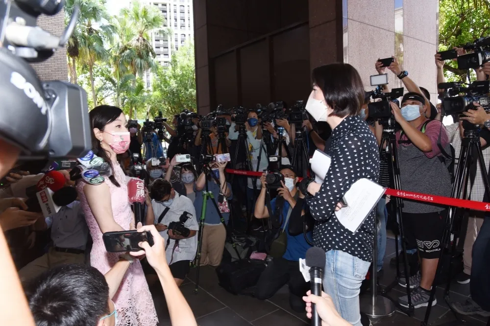周玉蔻和蔡玉真互槓！王鴻薇預告「她」輸定了　曝張淑娟官司進度