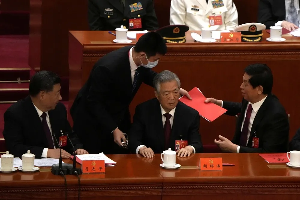 胡錦濤因為它被架走？　新曝光影片指向紅色神秘文件