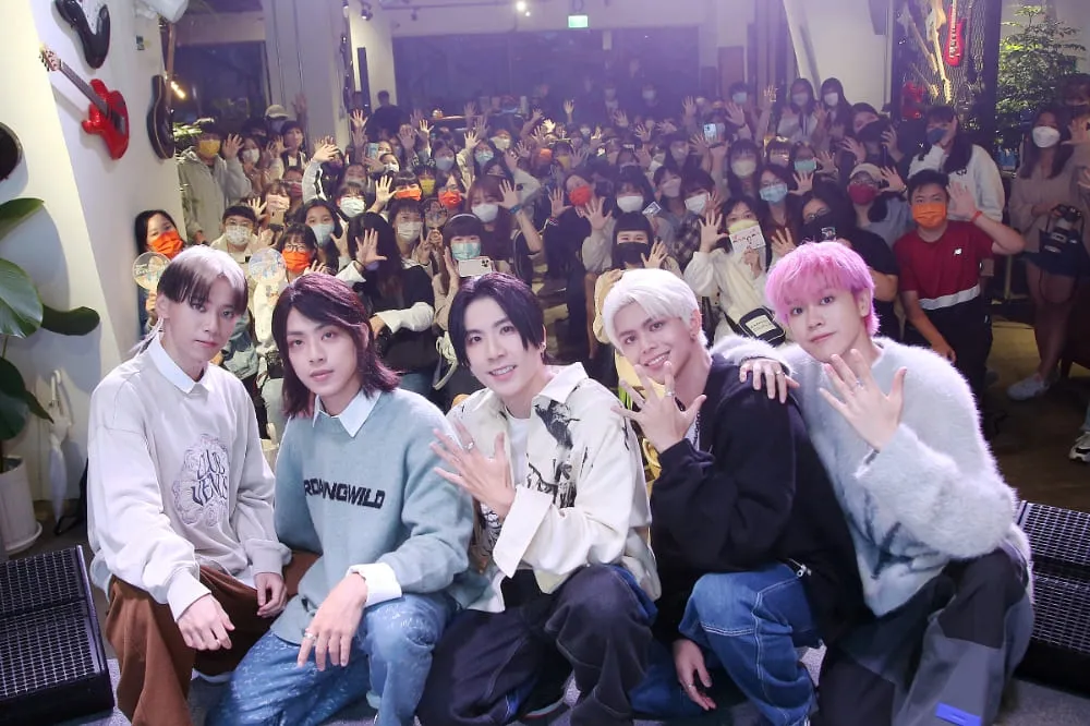 鮮肉男團「ALL IN 5」慶成軍1周年新造型曝光　柏安7度染髮洗澡驚喊「流血了」
