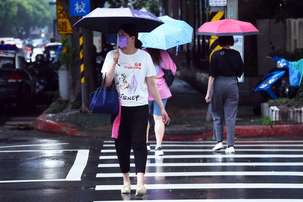 明起水氣增強　本周末半個台灣「紫到發黑」連5天降雨