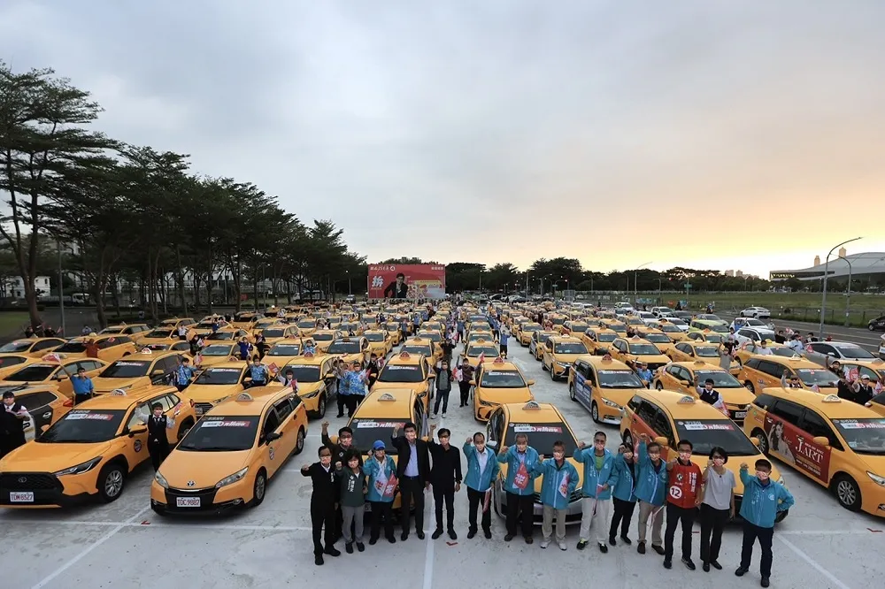 陳其邁計程車誓師大會登場　運將代表感謝其邁協助度過疫情難關