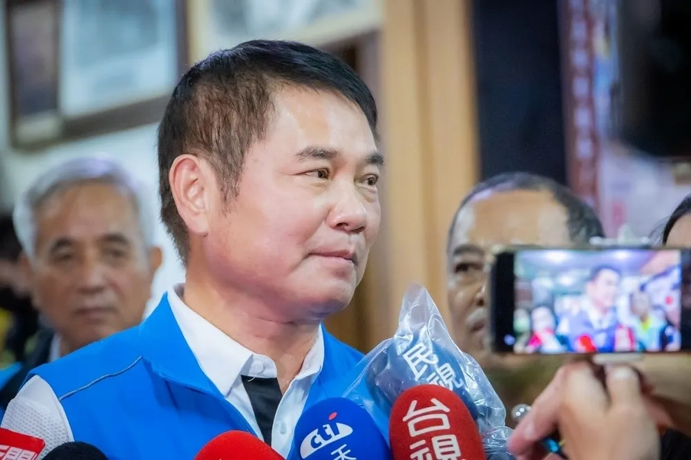 柯文哲爆鍾東錦曾任坤輿股東　鍾陣營指柯「說錯話」、徐定禎承諾當選後徹查