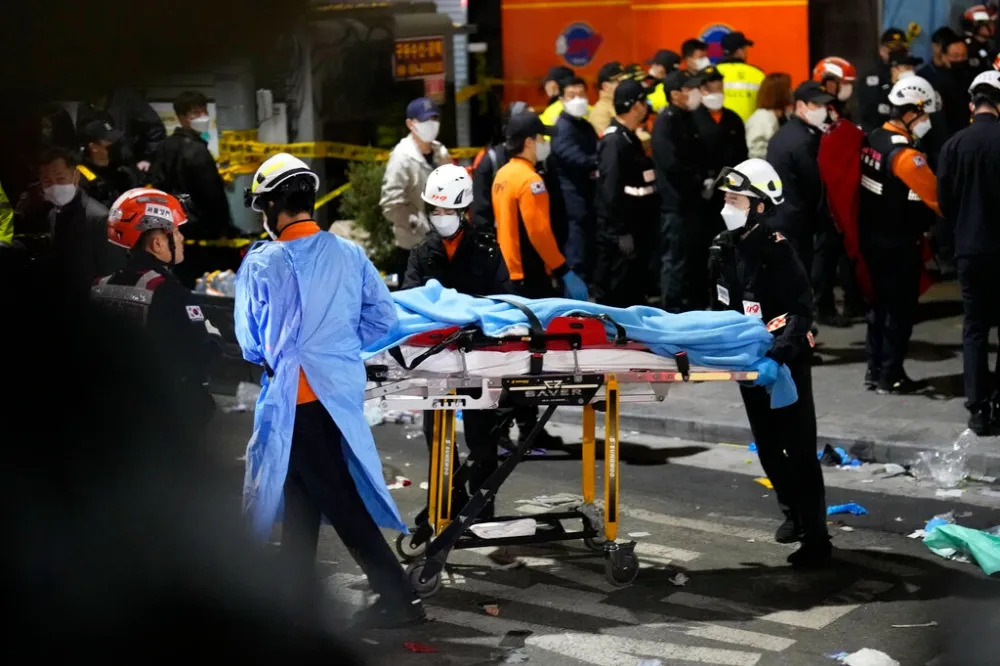 「倒下的人就像被人用枕頭悶死」　防梨泰院慘案醫提自保之道