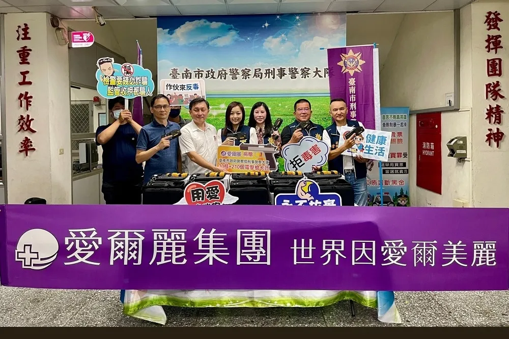 捐贈最新連發電擊槍　南市刑警最有力靠山
