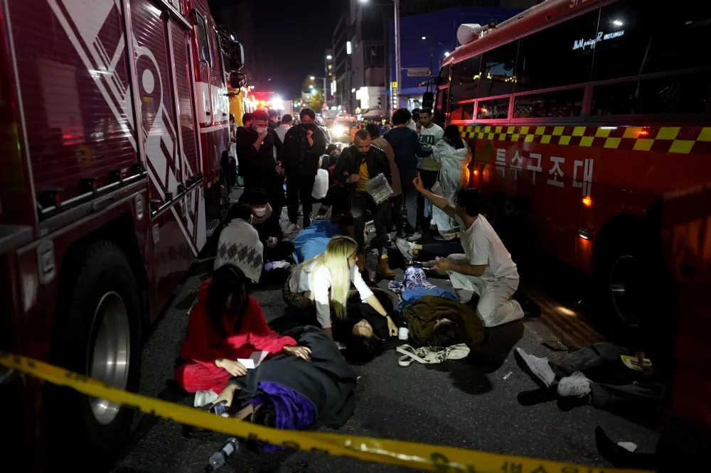 【梨泰院踩踏事故】「我大概扛了50具屍體！」　目擊者：現場呼救聲被誤當成萬聖節表演