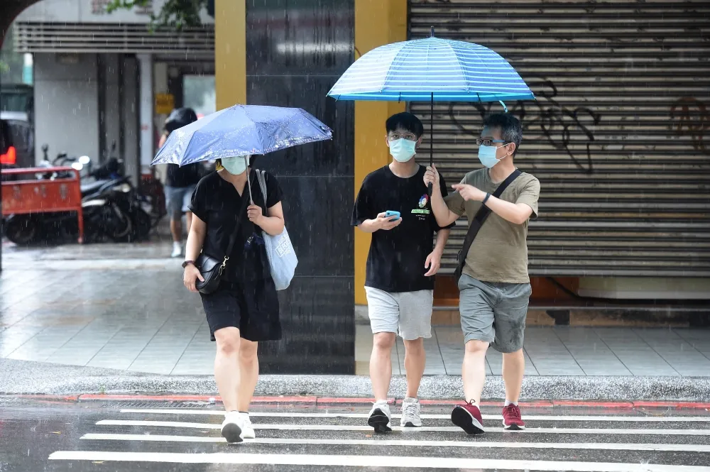 還會下雨！4縣市雨彈狂炸　今氣溫稍回升