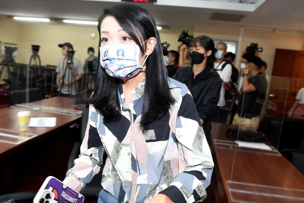 高虹安李姓助理聲明：本人全時段接聽處理委員電話　非人頭助理