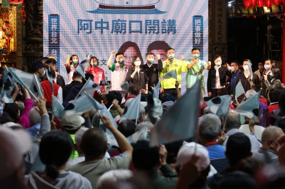 陳時中東湖慈后宮開講　蔡英文3度相挺、陳建仁驚喜現身