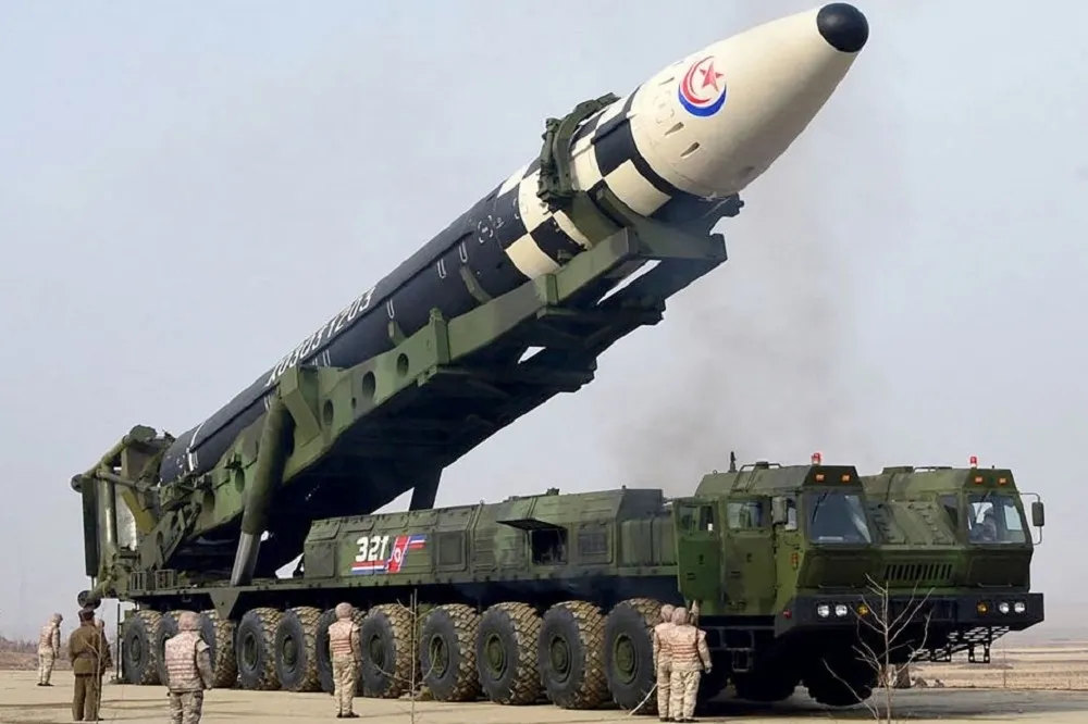 【有片】金正恩一口氣連射飛彈打破父祖輩紀錄　究竟是為何？