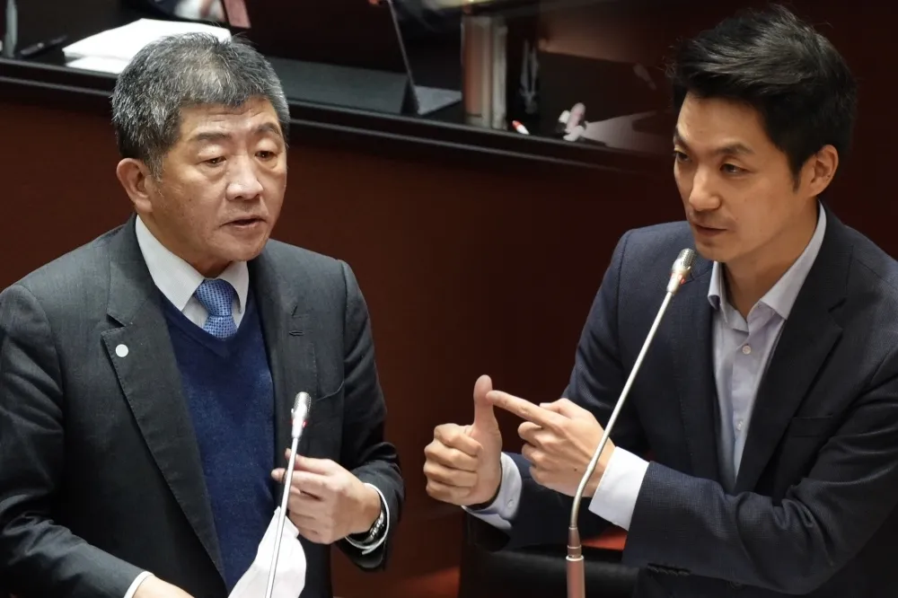 蔣萬安辯論前發「店員勸戴口罩遇刺影片」　陳時中競辦斥：勿操作不幸事件