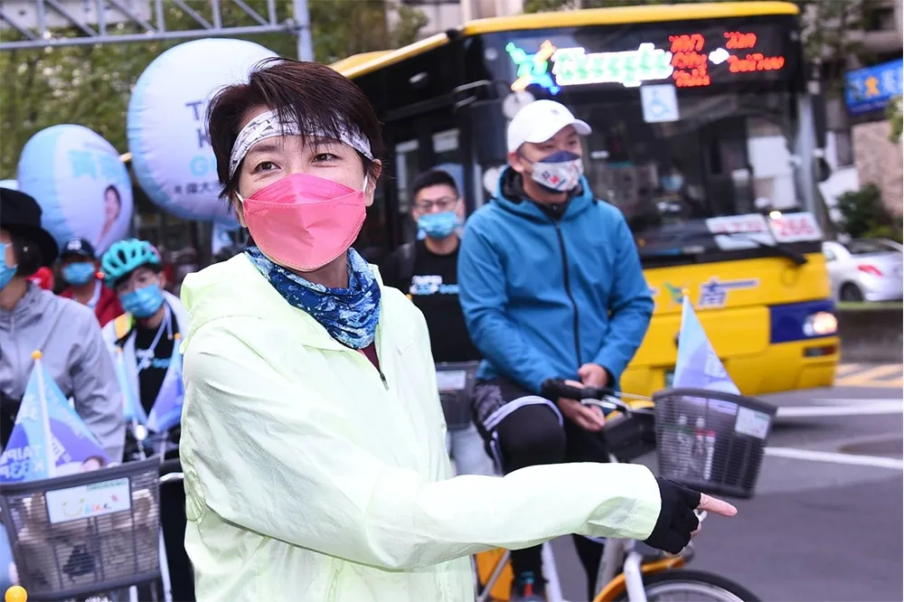 黃珊珊1日單車繞台北12行政區　推「15分鐘城市」政見