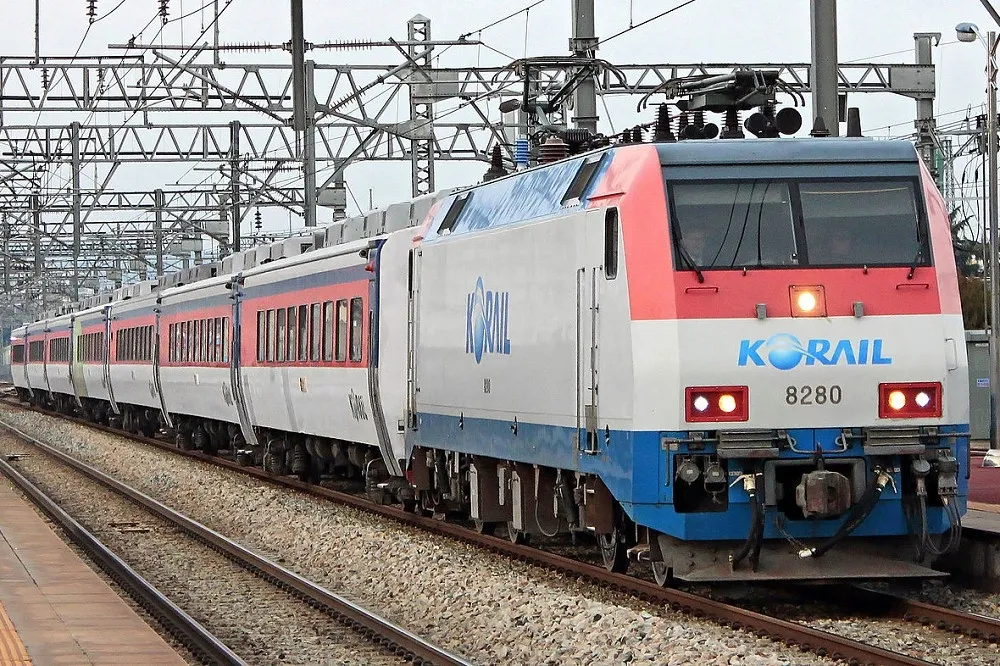 【有片】南韓6日晚「木槿花號」列車出軌34傷　預定7日下午4時搶通