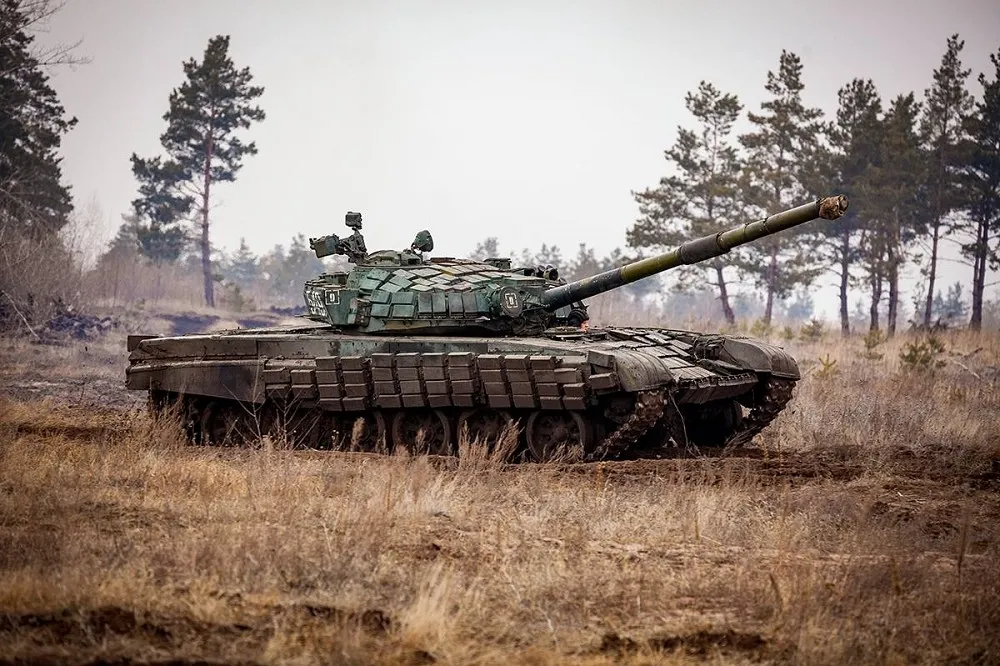 【有片】美荷捷三國聯手　軍援烏克蘭90輛T-72B主戰車