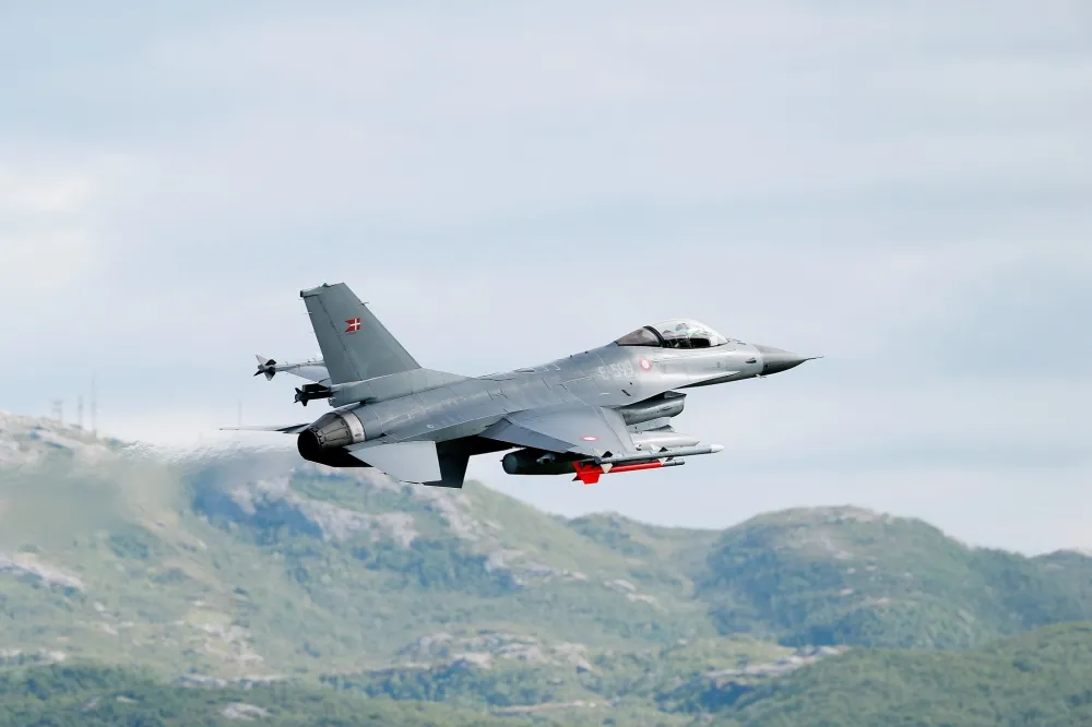 【有片】F-16實在太堅固耐操　羅馬尼亞砸124億收購32架挪威二手機