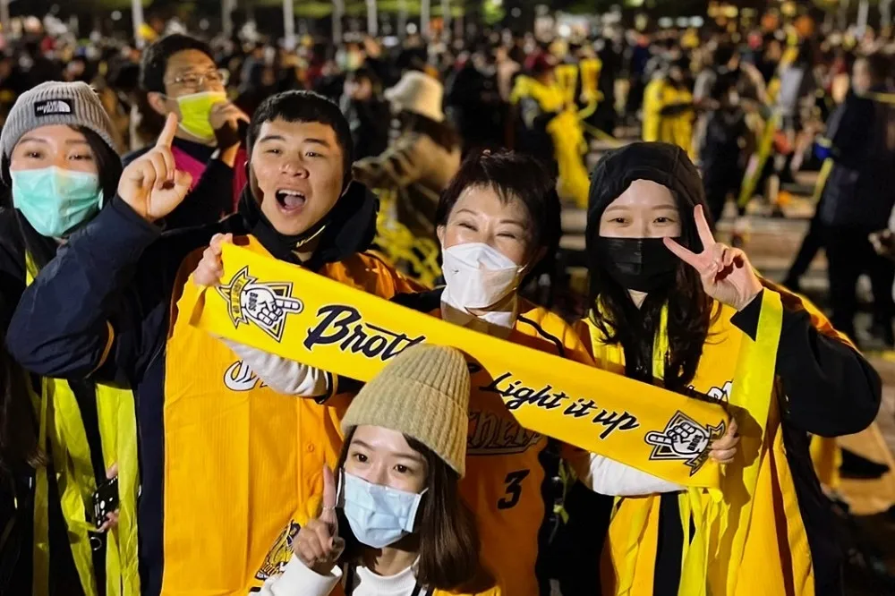 力挺棒球！支持中信兄弟　盧秀燕年年穿球衣盼全城夯棒球