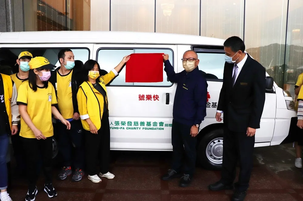夢想成真溫馨接送　張榮發慈善基金會舉辦交通車捐贈儀式