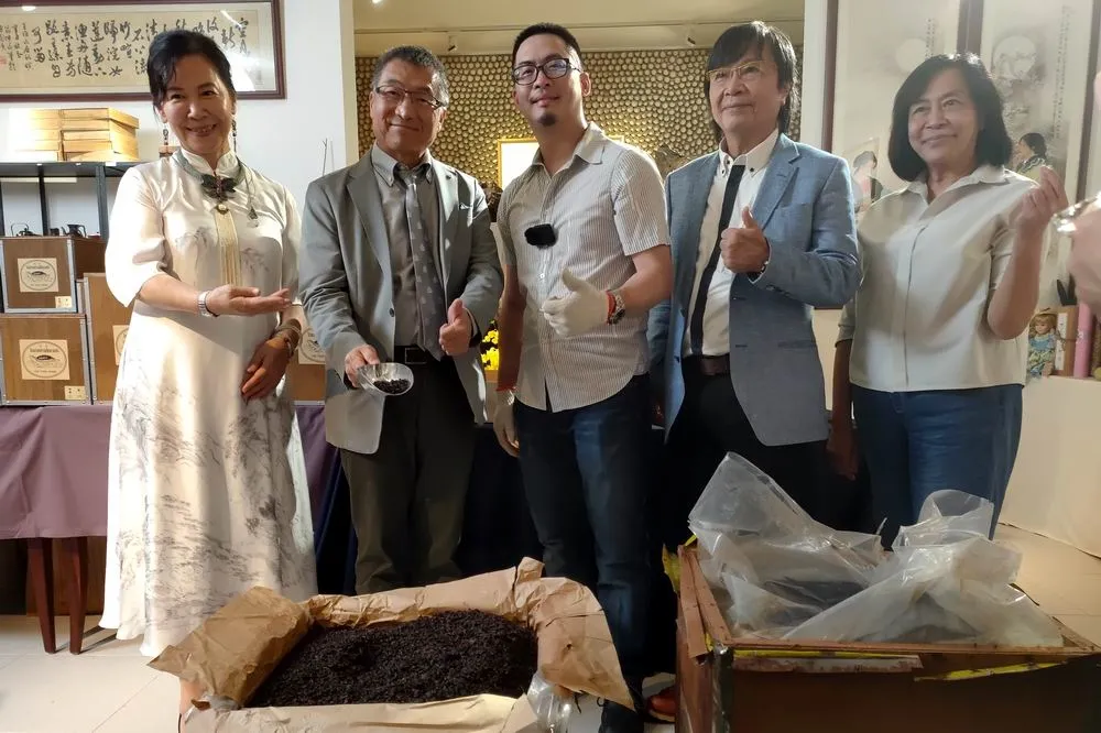 保存一甲子液態黃金　「逸春商行」大稻埕外銷老茶原裝開箱