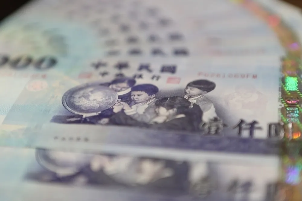 蔡明芳專欄：台幣對美元續貶　中小企業出口卻仍可能衰退　