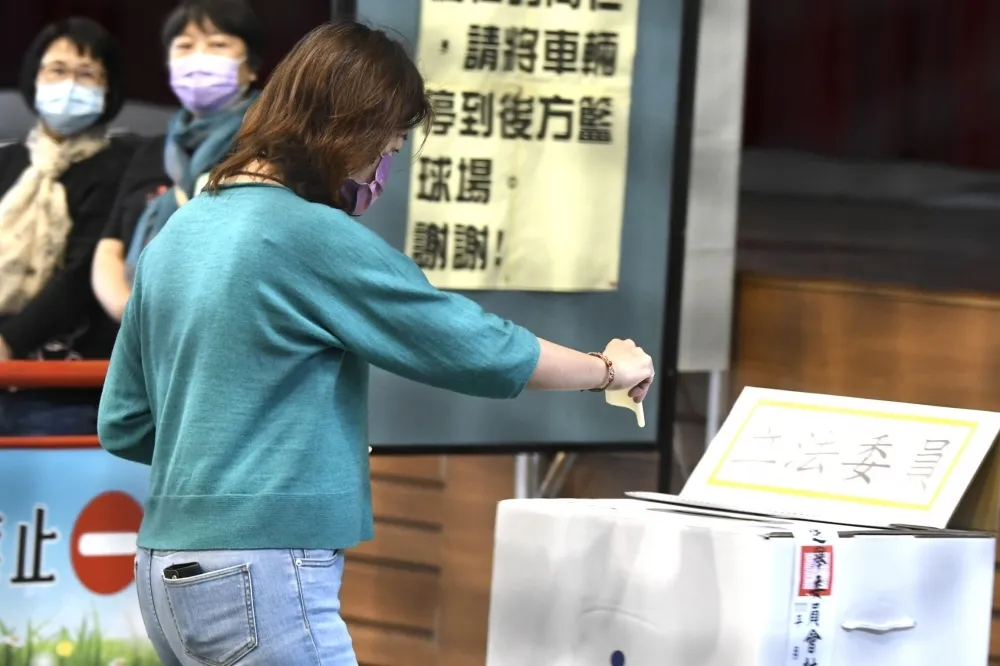 投票當周確診5天不得外出　指揮中心：違者重罰20至100萬元