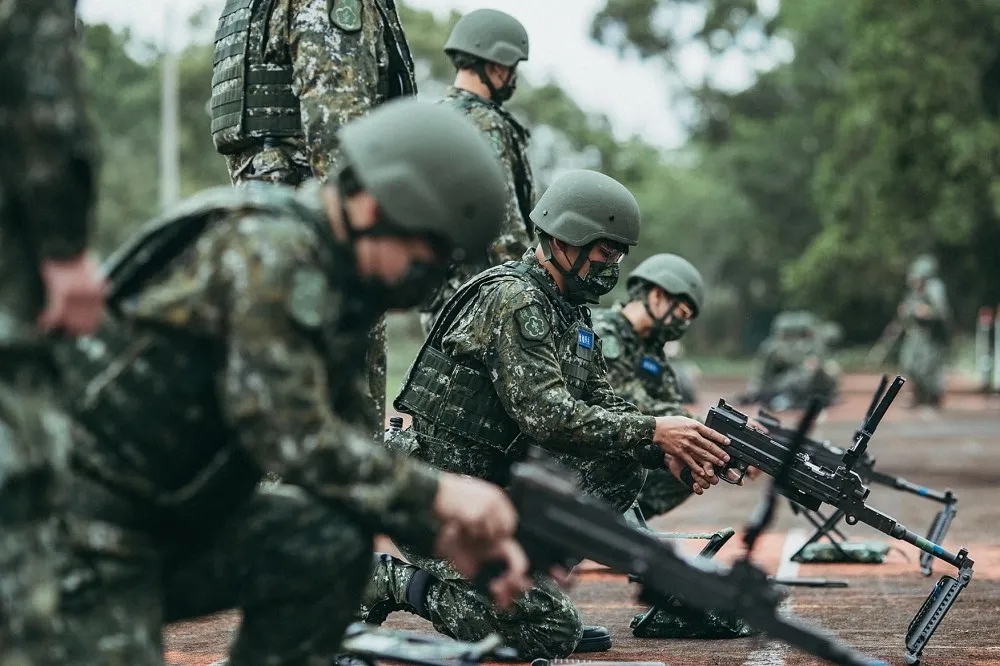 阿兵哥在牙刷塗精液、陪女友慶生未歸皆無罪　邱國正支持恢復軍審法