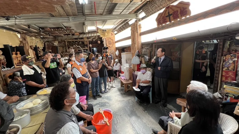 原民會追頒排灣族傳統工藝木雕文化資產保存者莊太吉Akinu大師原住民族專業獎章