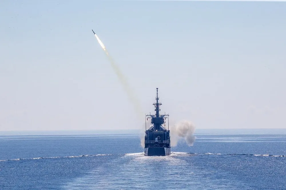 輕型巡防艦建造期程海軍提兩套說辭　廠商認為海軍在立院說明只是「矇」立委