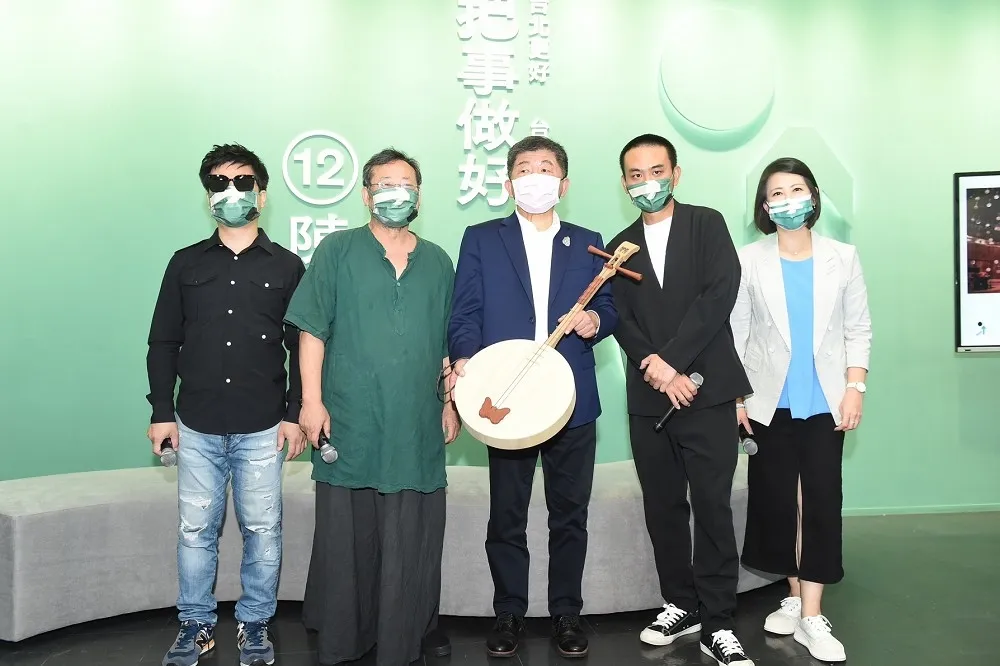 【每日一挺】音樂人聯袂力挺　民謠大師陳明章帶月琴送陳時中