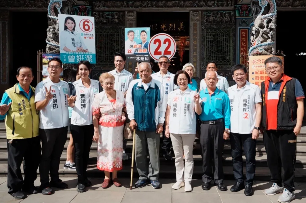 民眾黨周末桃園平鎮造勢晚會　賴香伶揪柯爸柯媽上香祈福