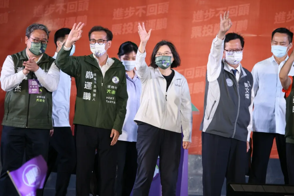 桃園選情緊繃！鄭運鵬與陳時中合體掃街　和蔡英文同台催票