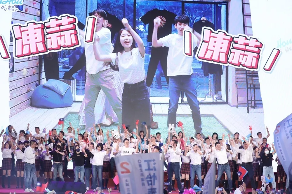 【現場觀察】侯友宜領軍六都「大合體」同框造勢拚勝　藍喊團結仍埋選後黨內競合關係伏筆