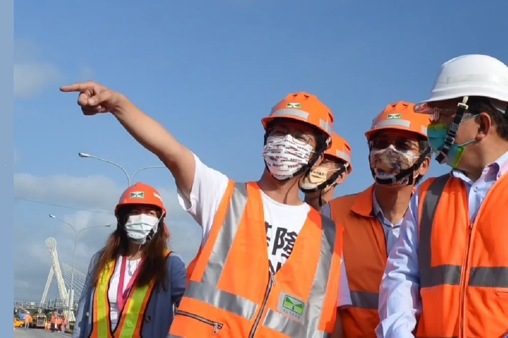 國道一號南下汐止匝道今日6點通車　蔡適應：感謝工程人員不眠不休清運土方