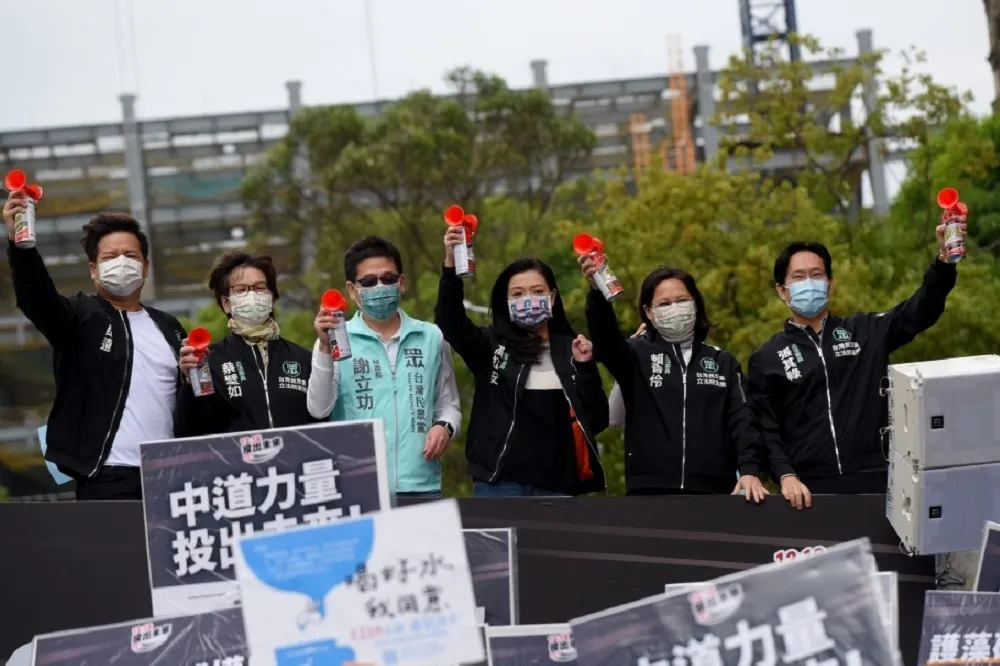 綠政論節目爆民眾黨5立委捐人頭助理　黨團駁斥造謠擬提告