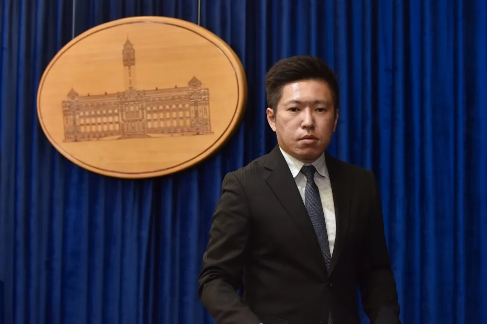 總統府發言人張惇涵　臉書感嘆：終究還是確診了