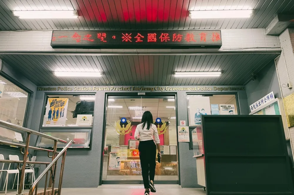 吳佩芸顫抖還原「內衣自拍」影片來源　痛哭：不會被擊倒！