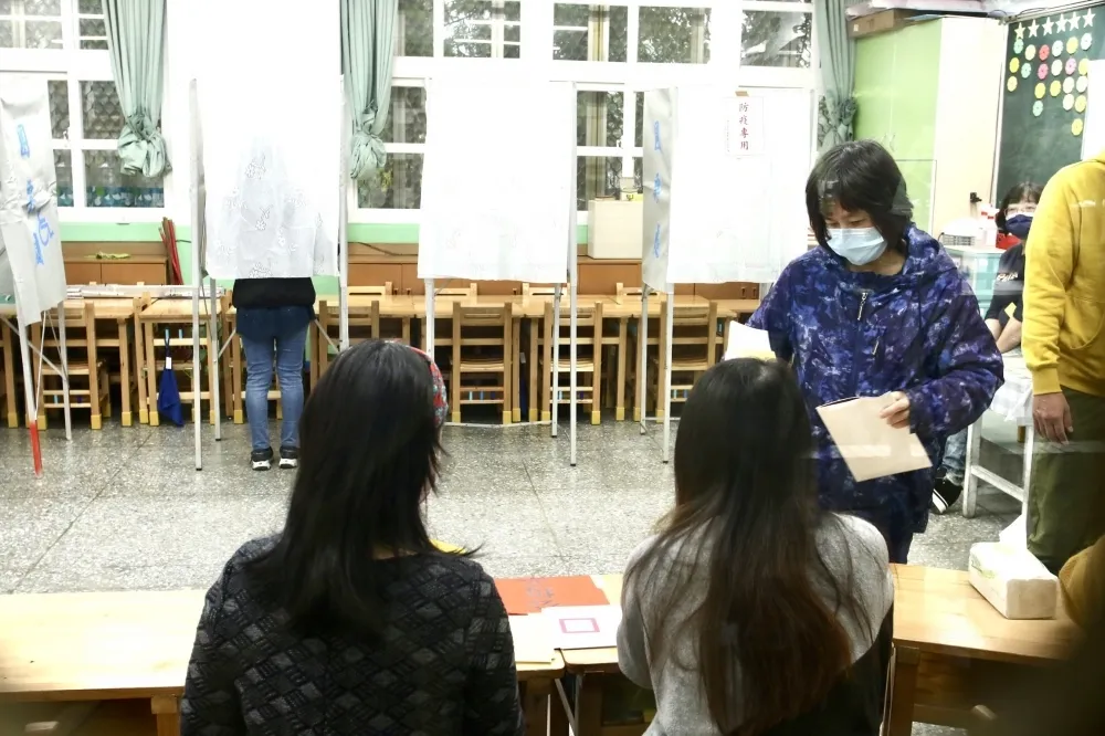 21日起只要確診就不能投票　指揮中心估5到7萬人受影響