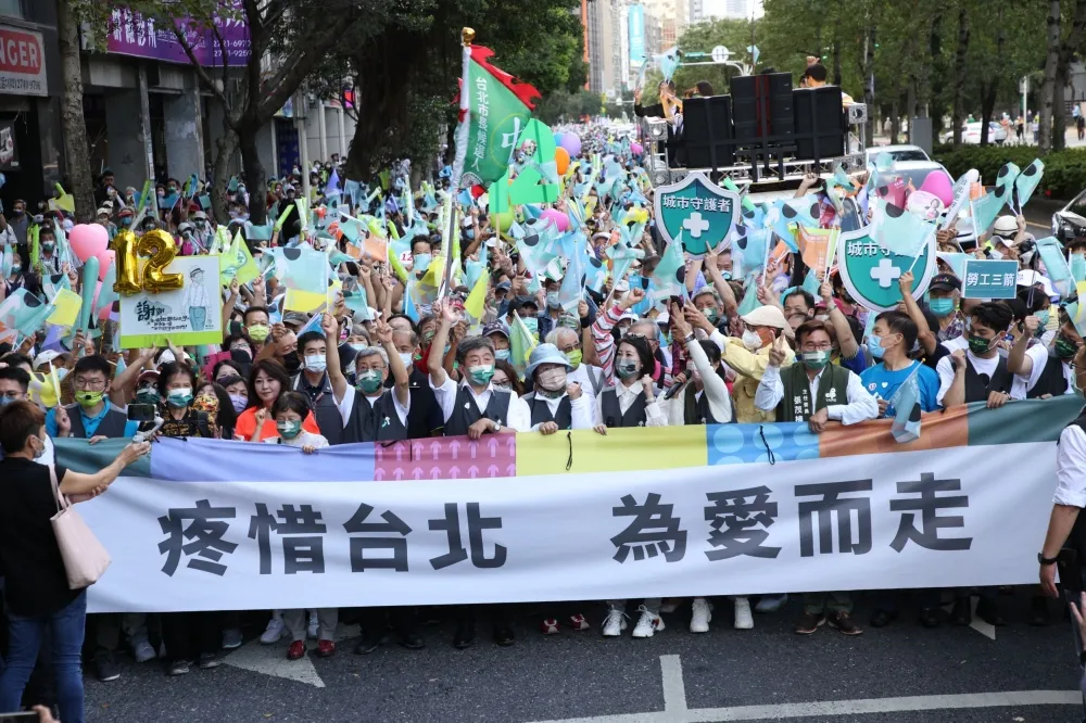 【圖輯】疼惜台北為愛而走大遊行　估15萬人上街挺阿中　