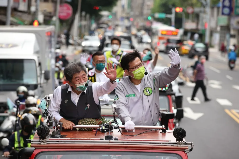 龍中雙贏！林佳龍、陳時中雙北聯合車掃　盼衝出最高投票率