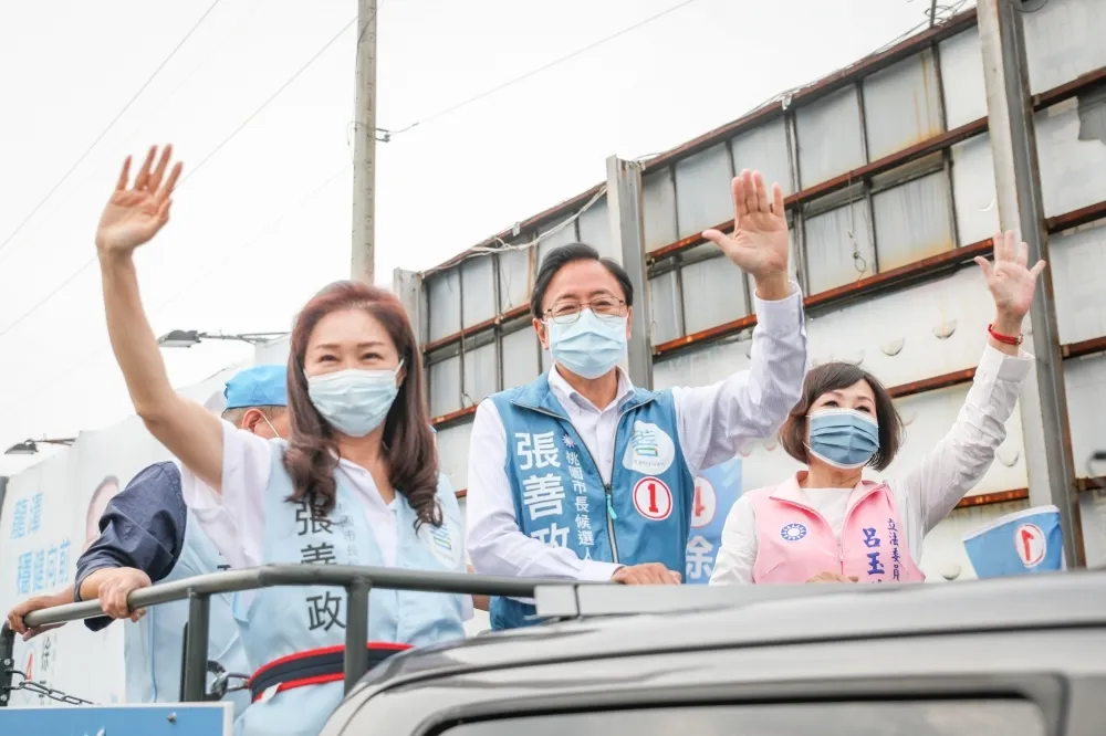 韓國瑜妻李佳芬赴龍潭、平鎮催票　張善政再轟鄭運鵬「中國台灣」籍賺人民幣是事實