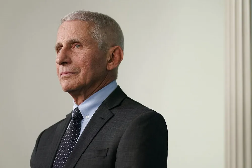 美防疫專家佛奇最後白宮記者會　籲民眾接種疫苗、鼓勵戴口罩
