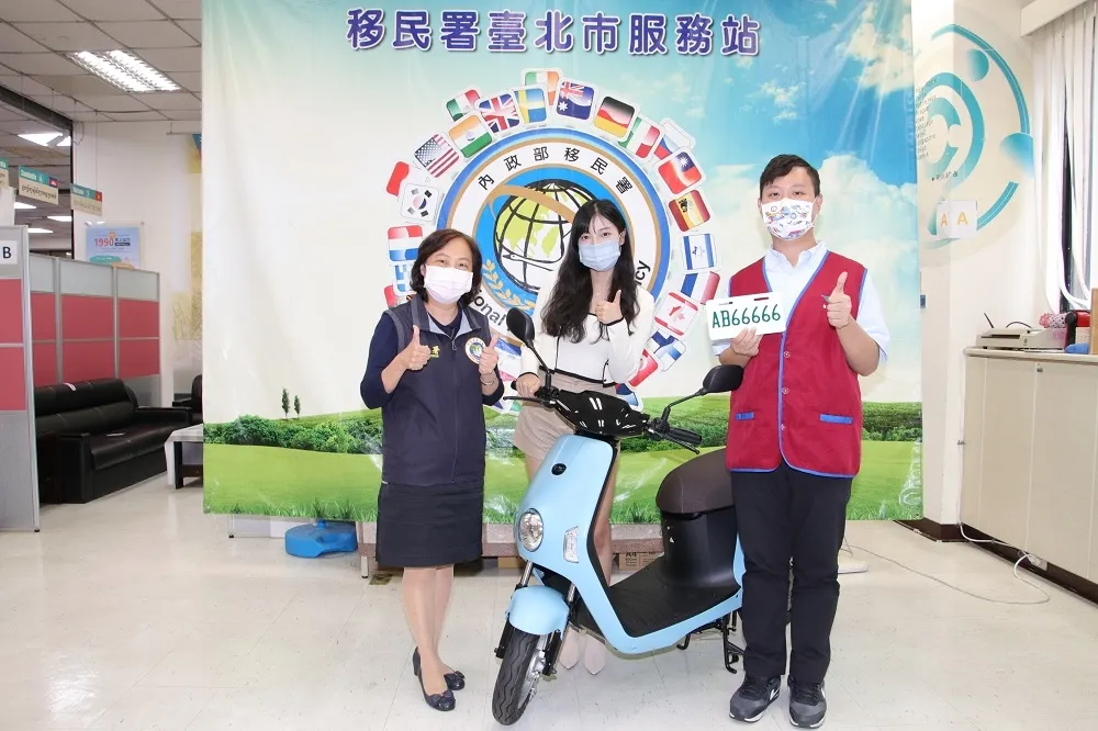 電動自行車掛牌保權益　新住民騎車宣導守護安全